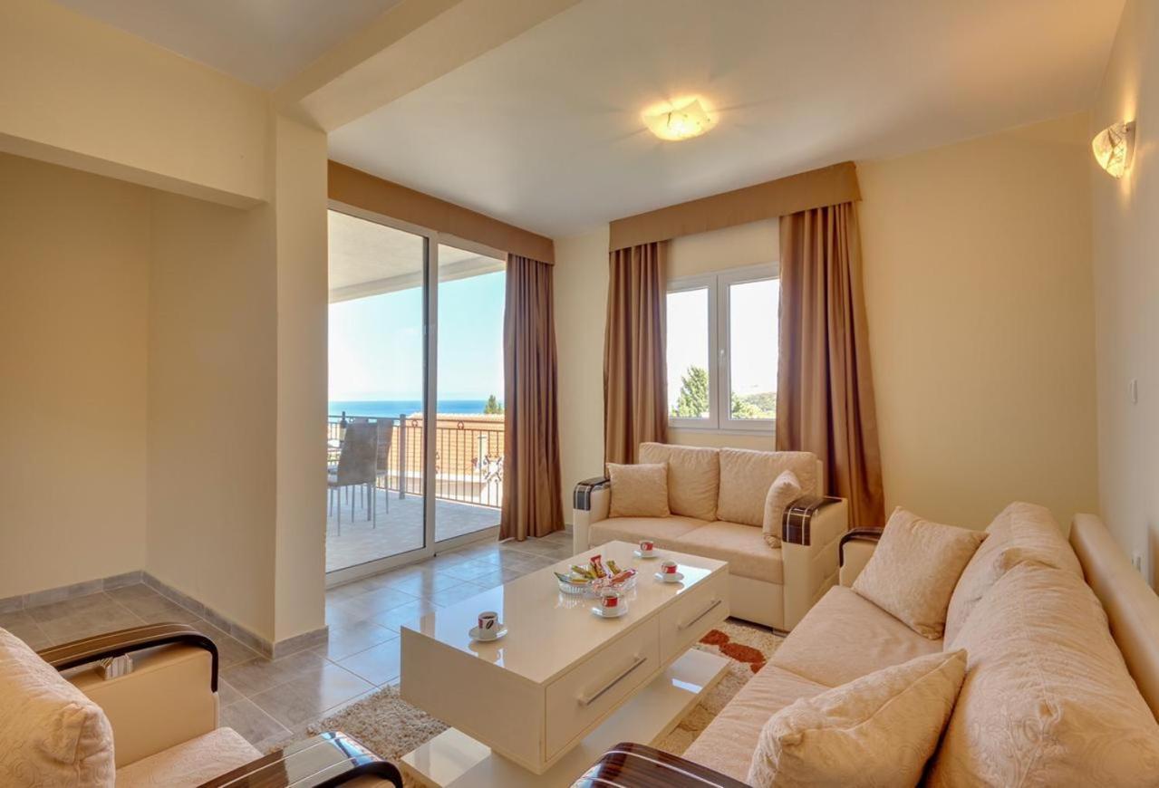Apartamento Free Food And Swimming Pool Utjeha Exterior foto