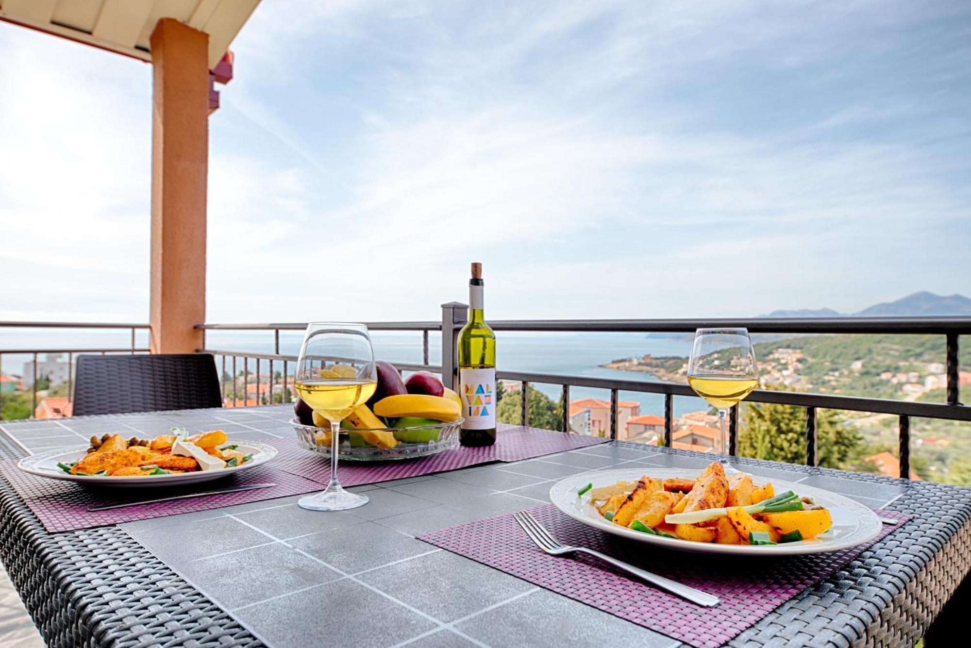 Apartamento Free Food And Swimming Pool Utjeha Exterior foto