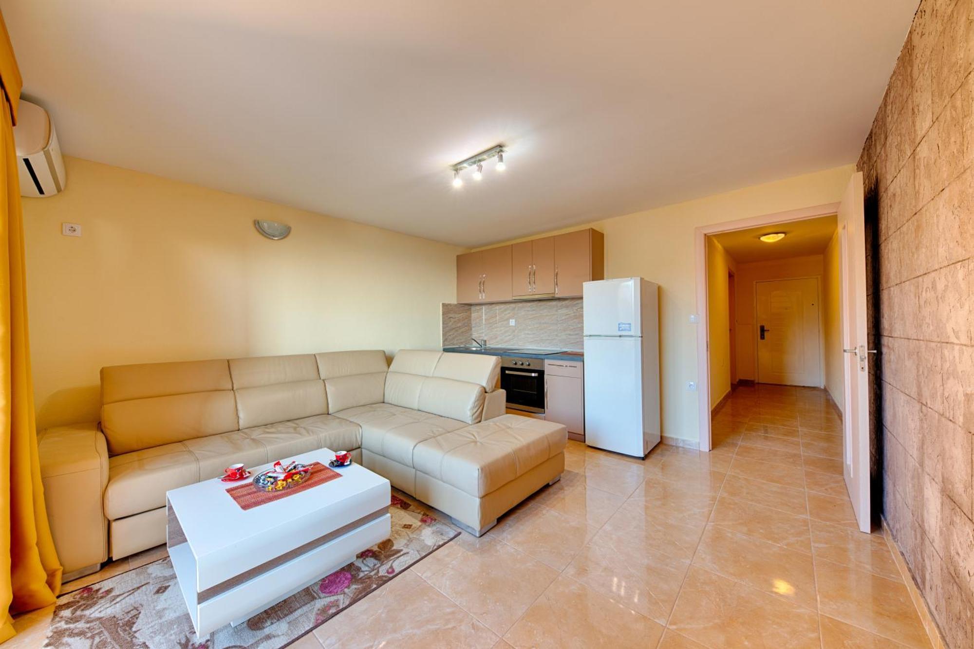 Apartamento Free Food And Swimming Pool Utjeha Exterior foto