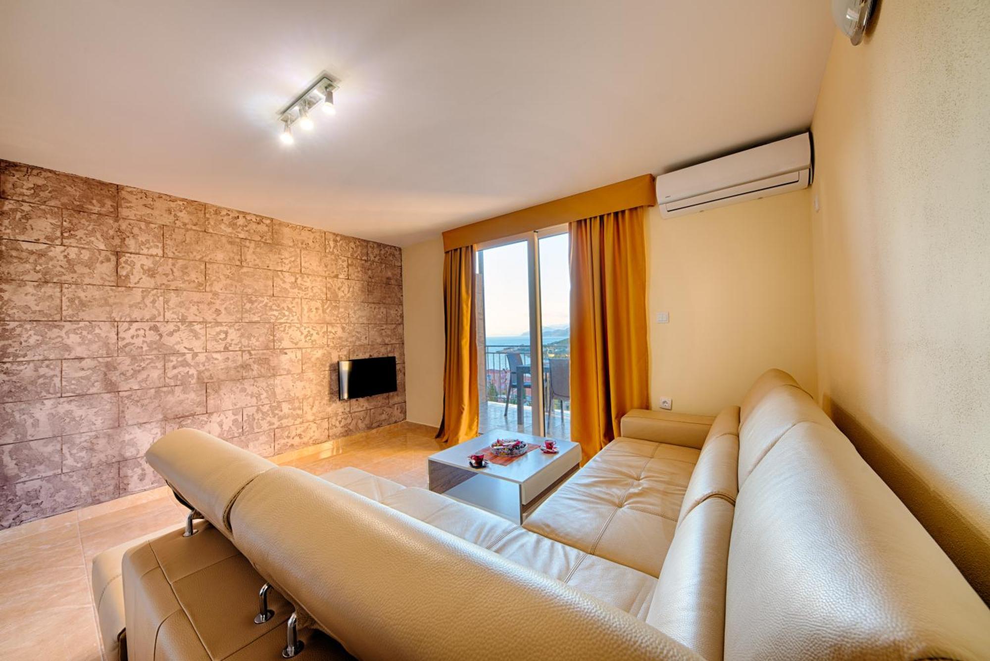 Apartamento Free Food And Swimming Pool Utjeha Exterior foto