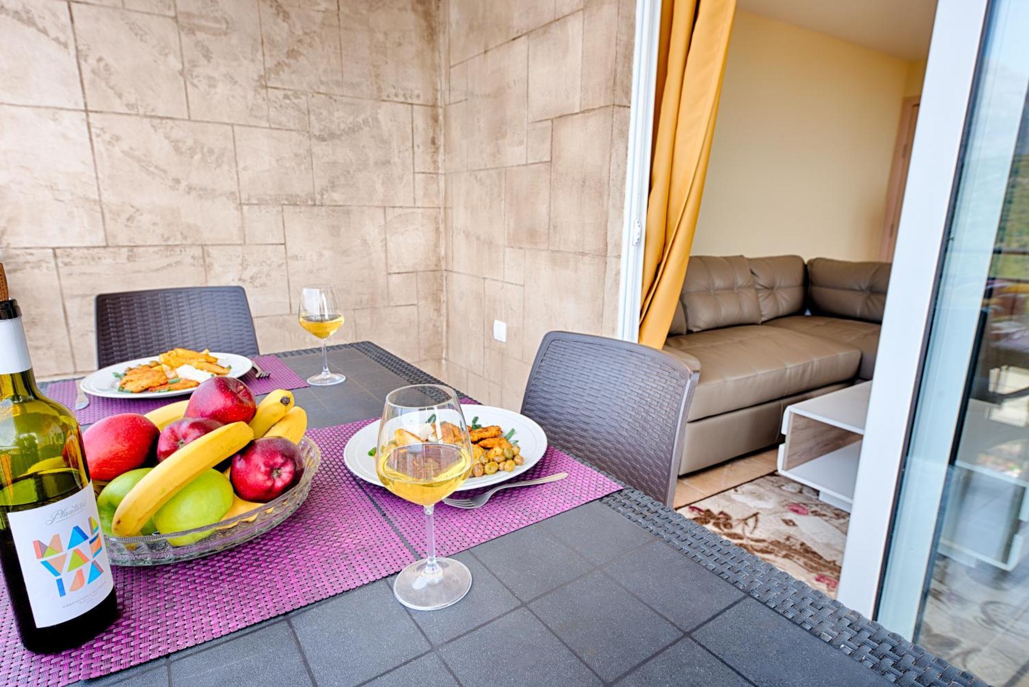 Apartamento Free Food And Swimming Pool Utjeha Exterior foto