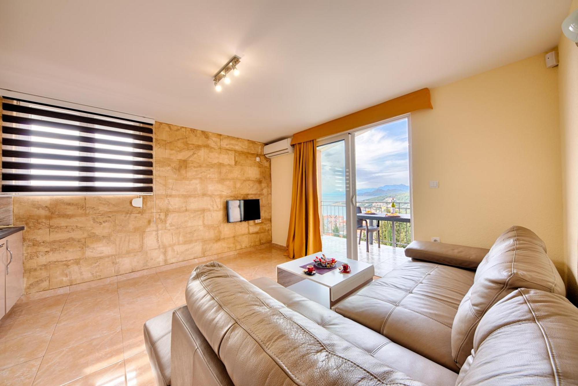 Apartamento Free Food And Swimming Pool Utjeha Exterior foto