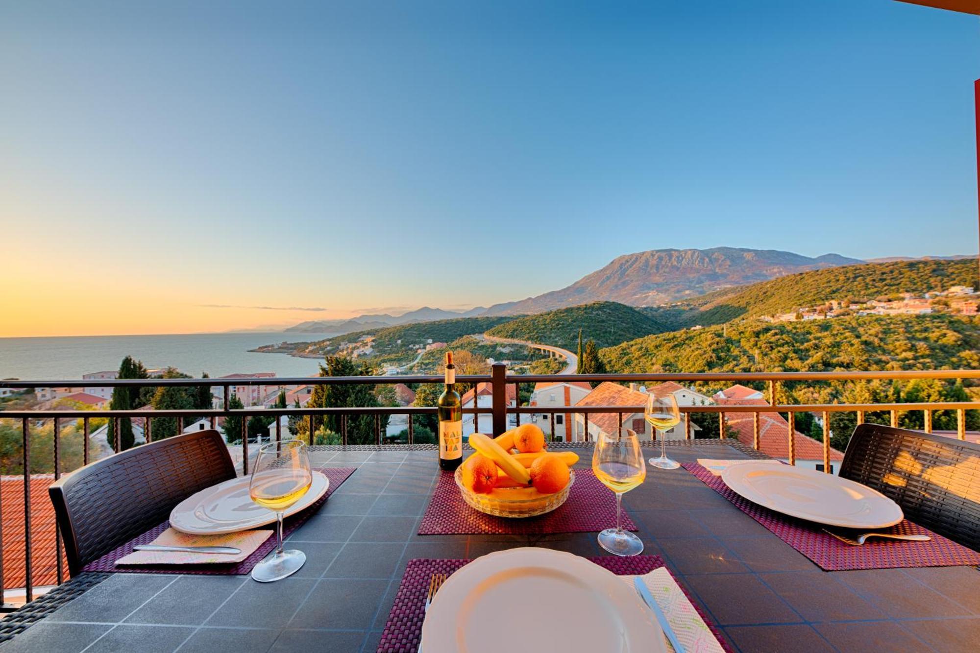 Apartamento Free Food And Swimming Pool Utjeha Exterior foto